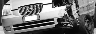 Comprendre le risque en assurance accident-voiture-phare