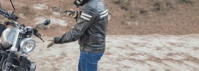 Assistance panne moto 0 km : ce qu'il faut savoir Motard en panne