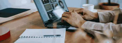 Télétravail : votre assurance habitation vous couvre-t-elle ? Ordinateur en télétravail