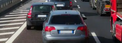 Carambolage : qui est en tort ? voiture autoroute