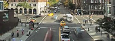 Assurance pour les technologies autonomes voiture rue