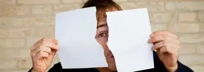 J'ai un crédit et je suis au chômage contrat-homme-dechire