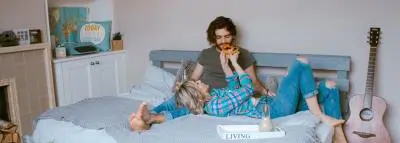 couple-lit-pizza