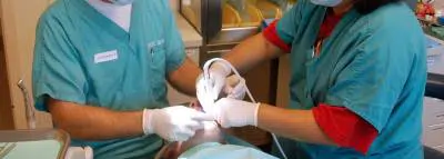 Curetage dentaire : procédure et coûts dentiste-patient