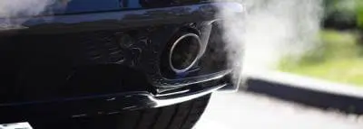 Malus écologique 2025 : barème, calcul et exemptions echappement voiture noire