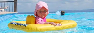 Quels sont les symptômes de la noyade sèche ? piscine-bebe-bouee