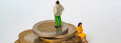 Comment éviter l'inflation ?  figurines-euros-miniature