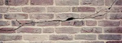 Fissure plafond assurance : que faire ? Fissure maison