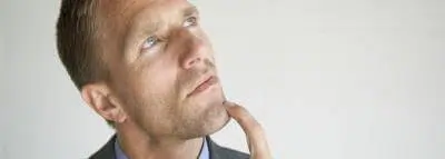 Combien de temps sans assurance voiture ? homme-doute