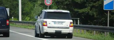 Panne d'essence : comment redémarrer ? panne-essence-autoroute