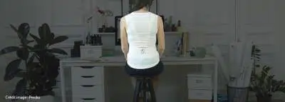 percko-t-shirt Le système de tenseurs du t-shirt de Percko permet d'adopter une meilleure posture