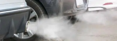 L'abaissement du seuil de déclenchement et les montants substantiels de certaines taxes pourraient entraver l'accessibilité à des véhicules plus respectueux de l'environnement pour de nombreux citoyens. voiture-pollution-malus-ecologique