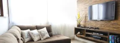 Vétusté : quel impact sur l'assurance habitation ? télévision canapé