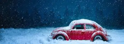 Comment équiper sa voiture pour l'hiver ? voiture-rouge-neige