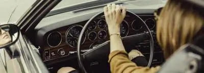 voiture-volant-femme-auto